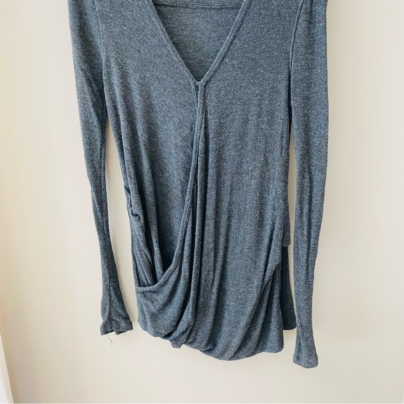 Free People V-Neck Long Sleeve Wrap Style Top Gray Sz Small - Picture 3 of 11
